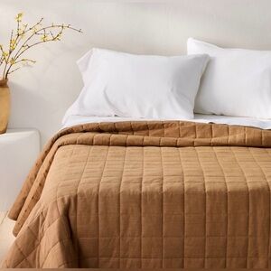 NEW Casaluna Heavyweight Linen Blend Queen Size Quilt Warm Brown Winter Cozy